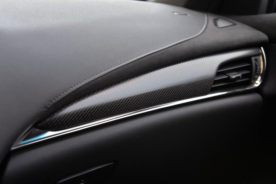 Детали интерьера Cadillac ATS-V Coupe 2015 года  (фото 60 из 100)
